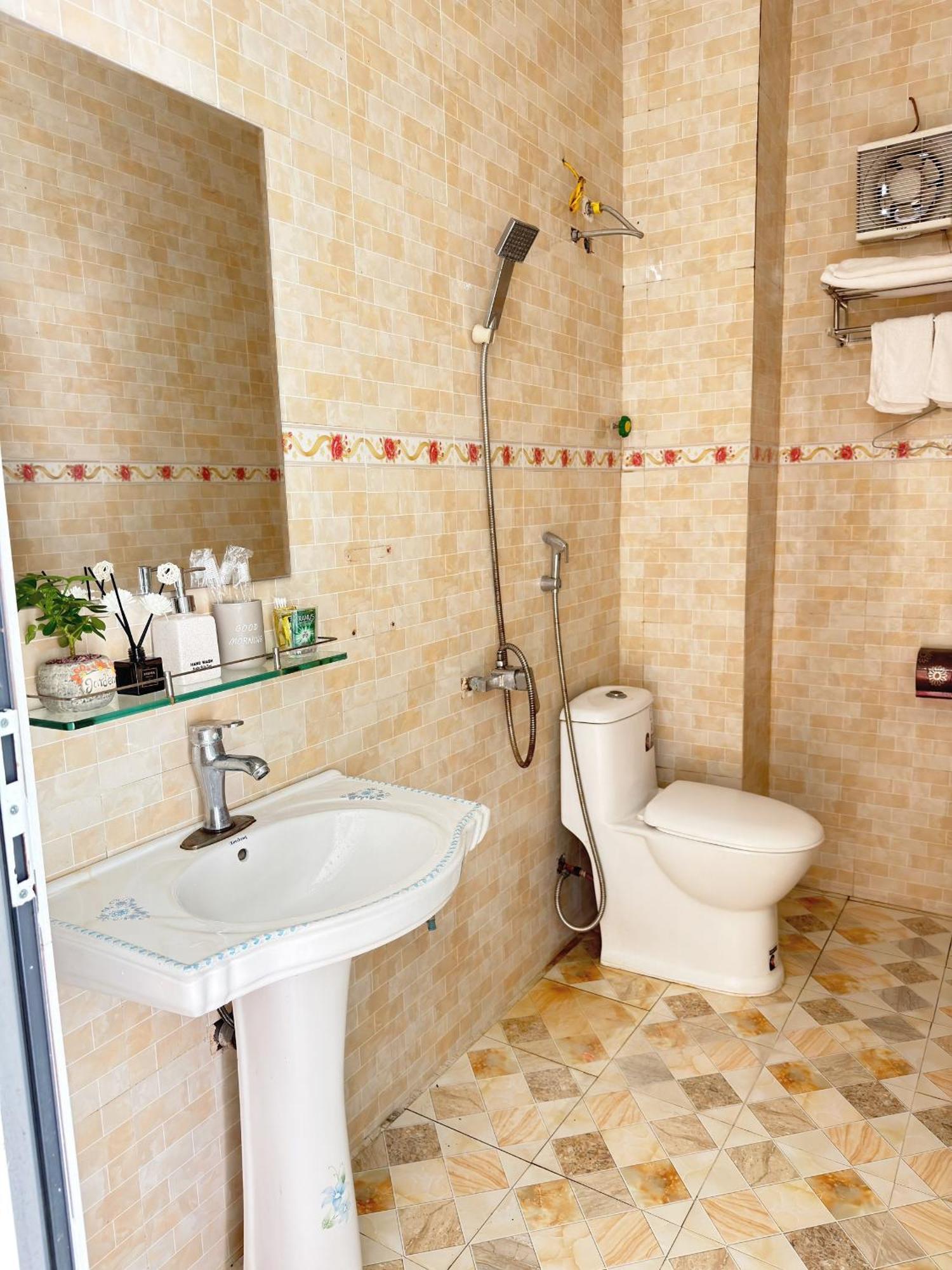 Quy Anh Hotel Bao Lac Town מראה חיצוני תמונה